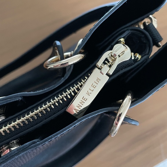 Anne Klein Black Purse - Picture 11 of 11